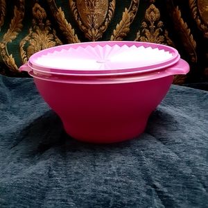 Tupperware Servalier Salad Bowl